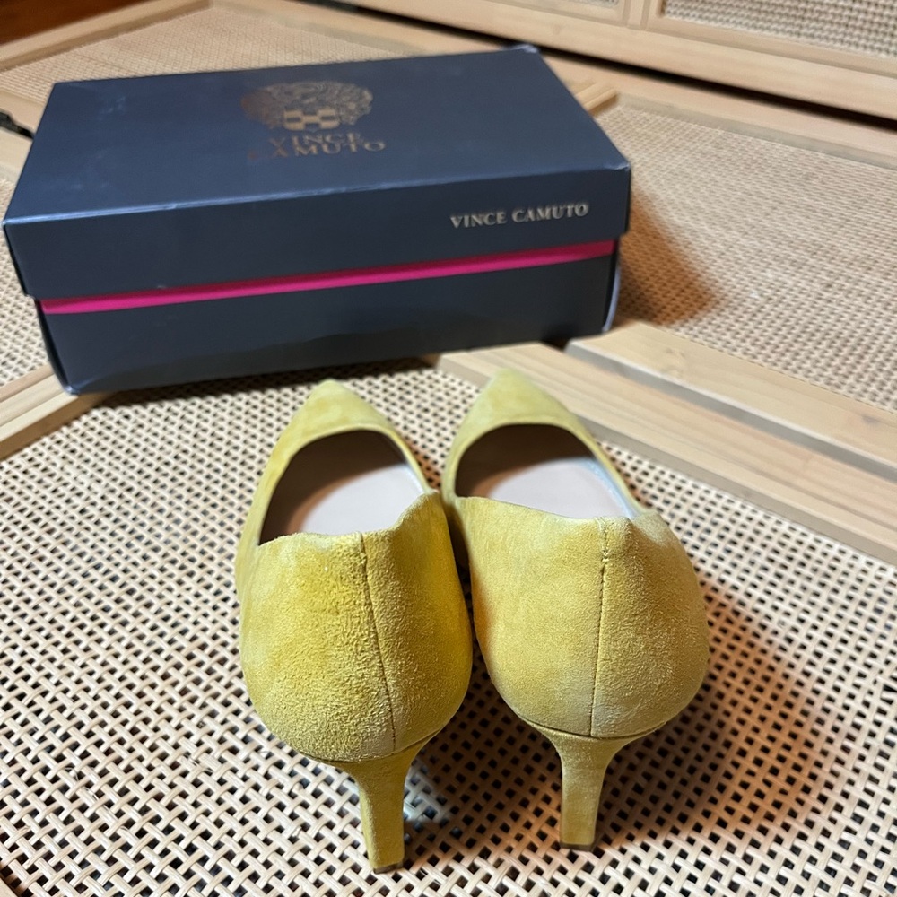Vince Camuto Women’s 9M Yellow Heels - Picture 4 of 7